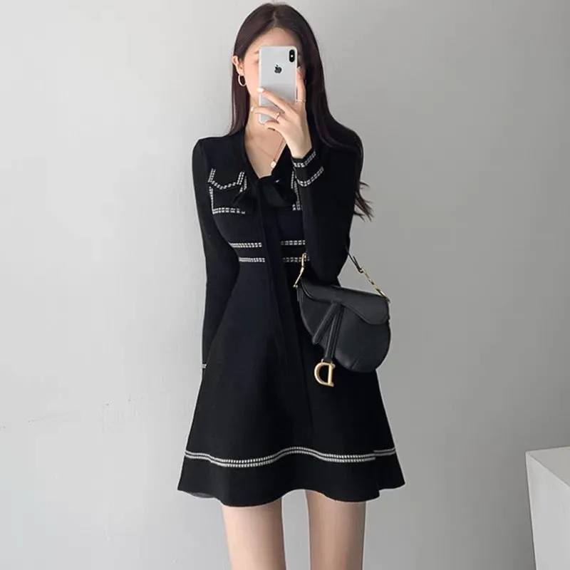 2023 new French Hepburn style little black dress with waist and bottom layer with sweater knitted dress for women in autumn and 