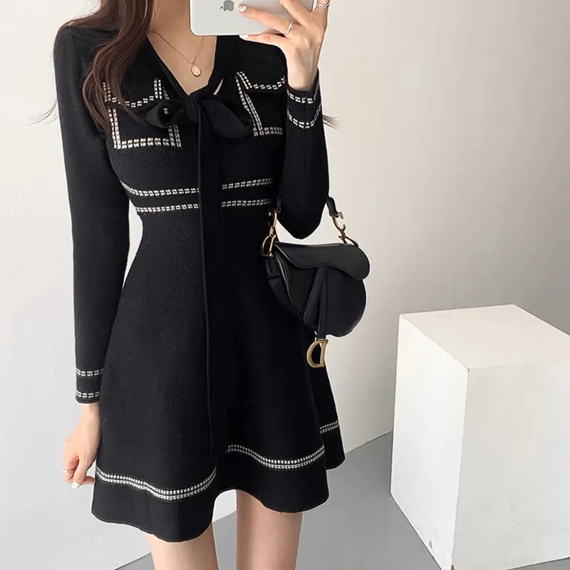 2023 new French Hepburn style little black dress with waist and bottom layer with sweater knitted dress for women in autumn and 