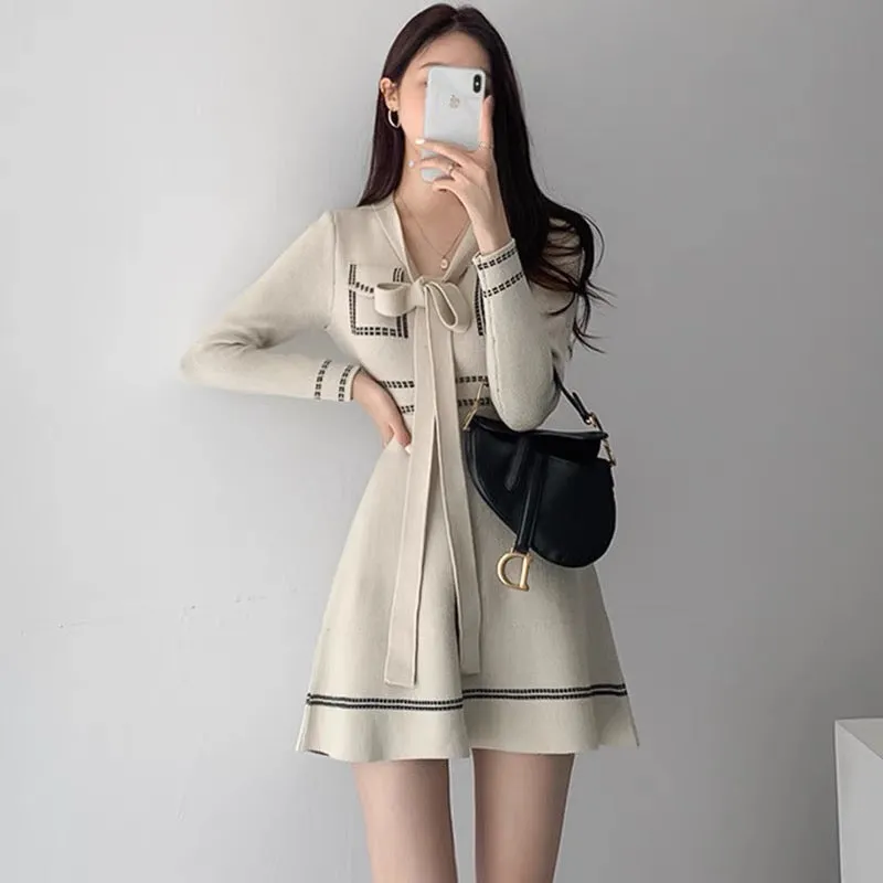 2023 new French Hepburn style little black dress with waist and bottom layer with sweater knitted dress for women in autumn and 