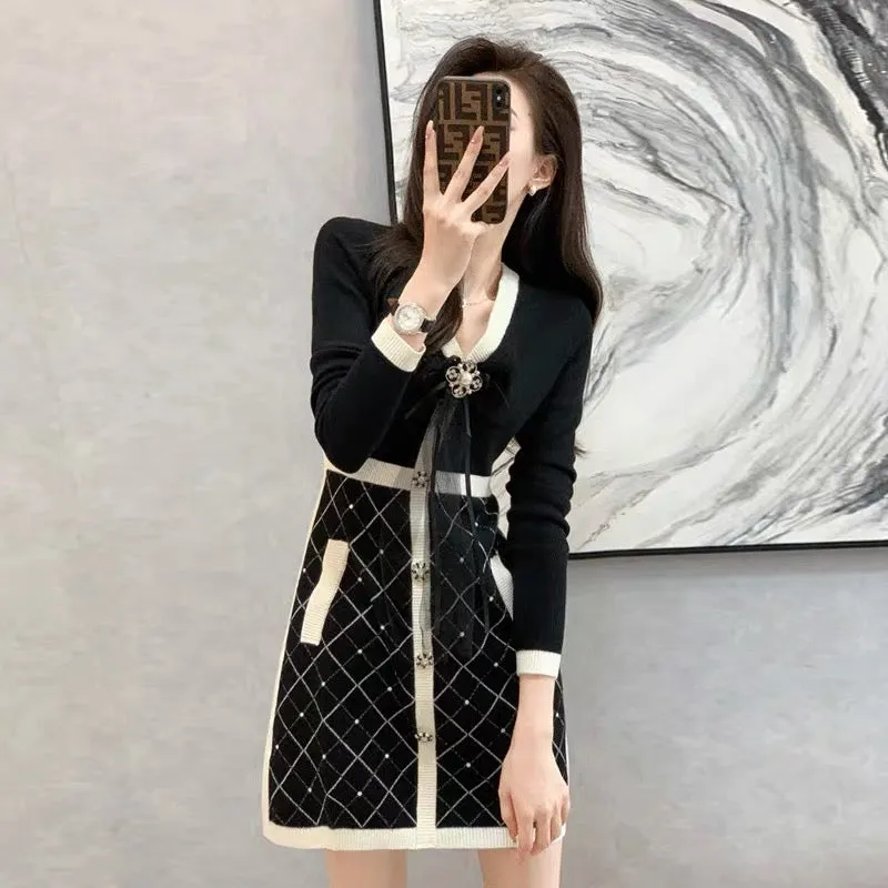 2023 new French niche knitted bottoming dress autumn and winter high-waisted slimming style long-sleeved sweater skirt (B8910)