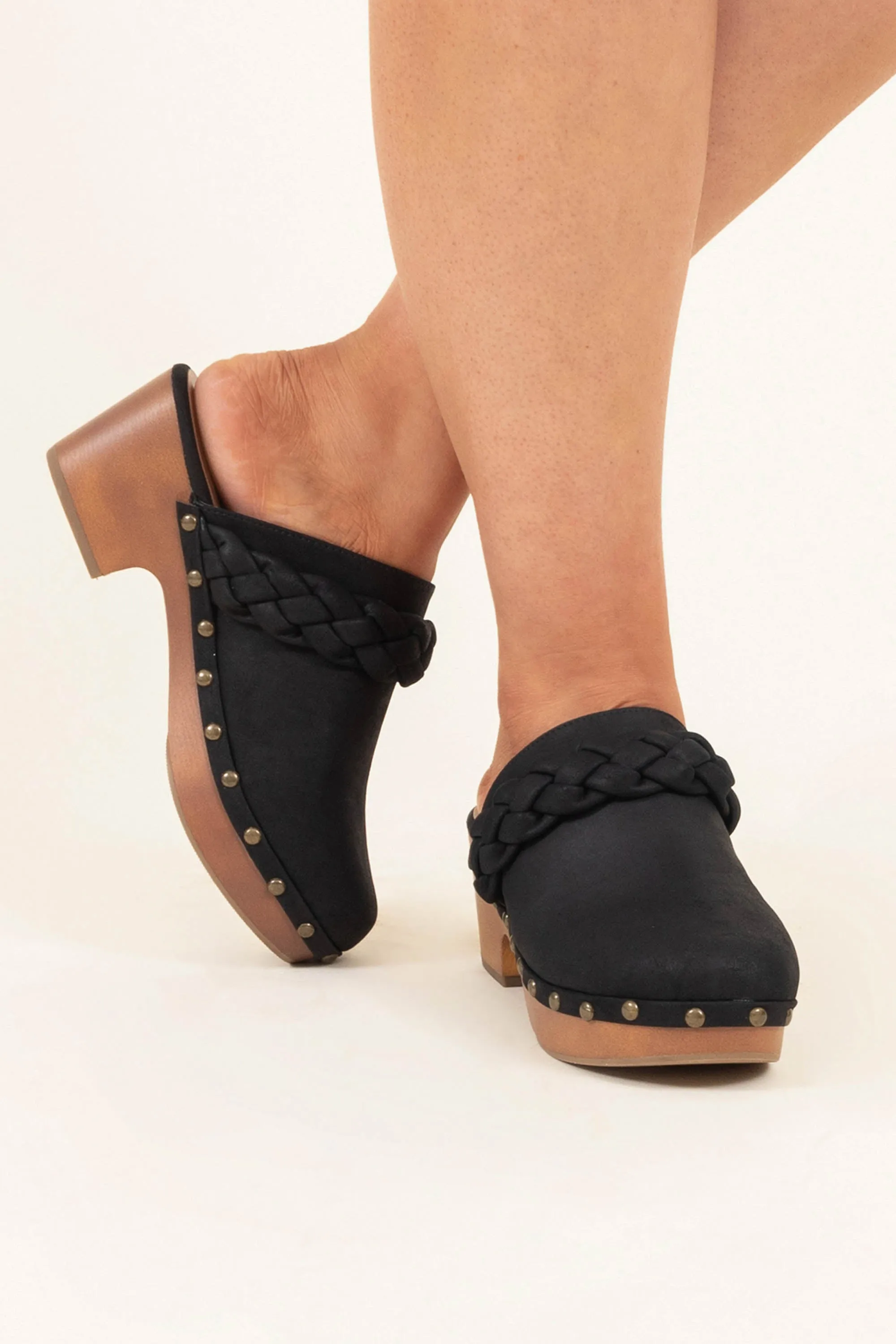 Brave New World Mules, Black