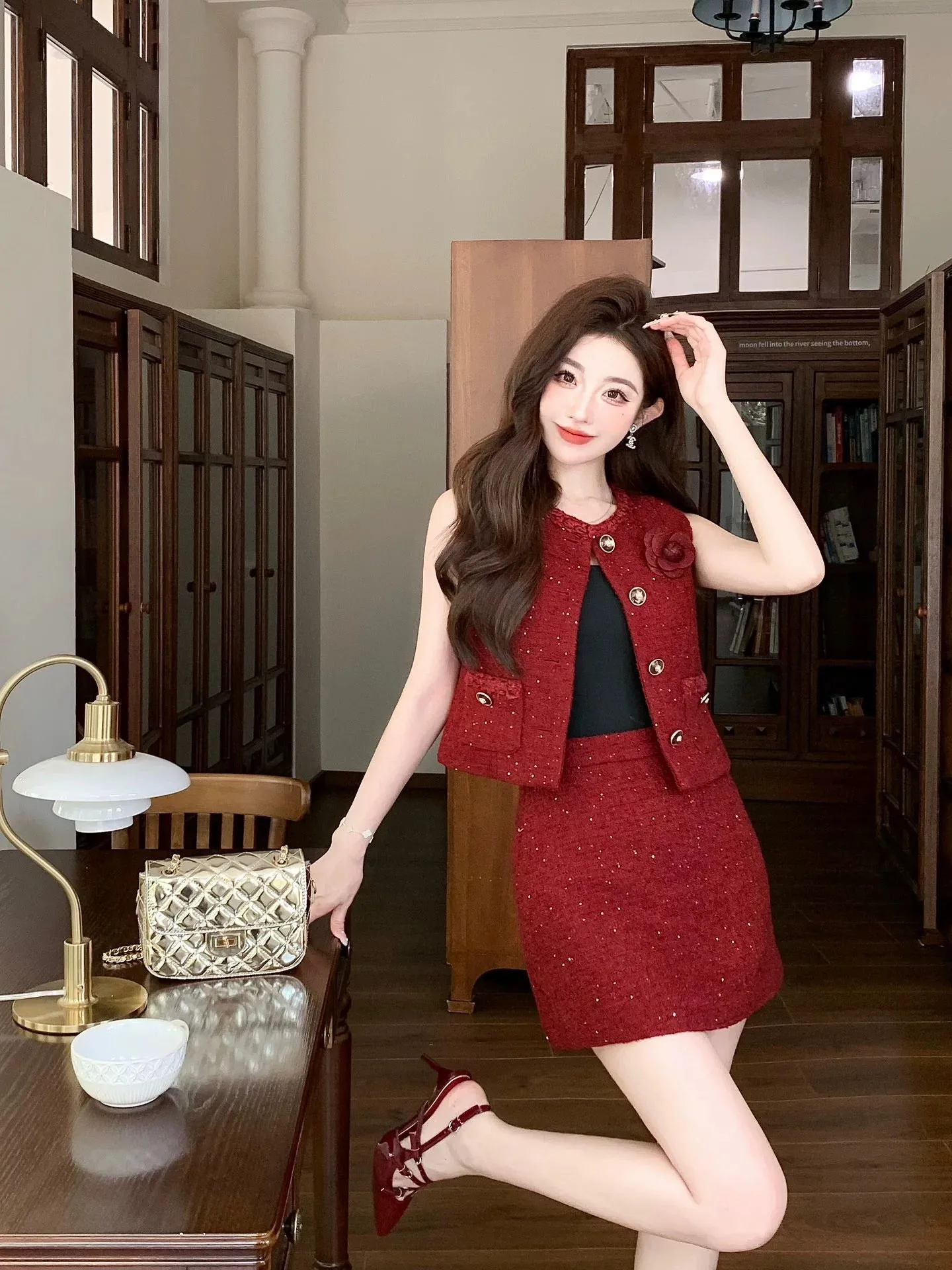 Design sense Royal Miss petite little fragrant camellia tweed vest high waist short skirt burgundy white suit