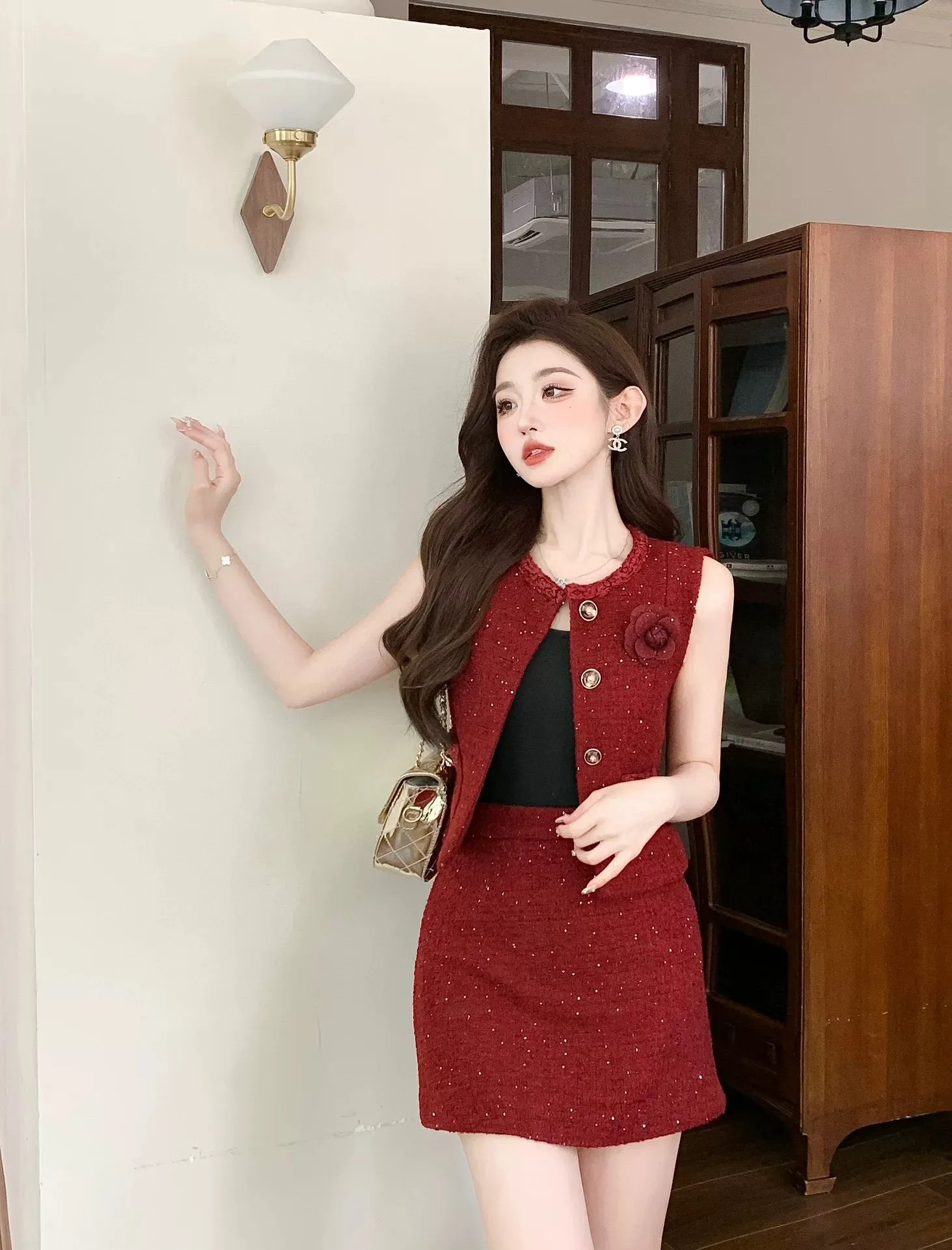 Design sense Royal Miss petite little fragrant camellia tweed vest high waist short skirt burgundy white suit