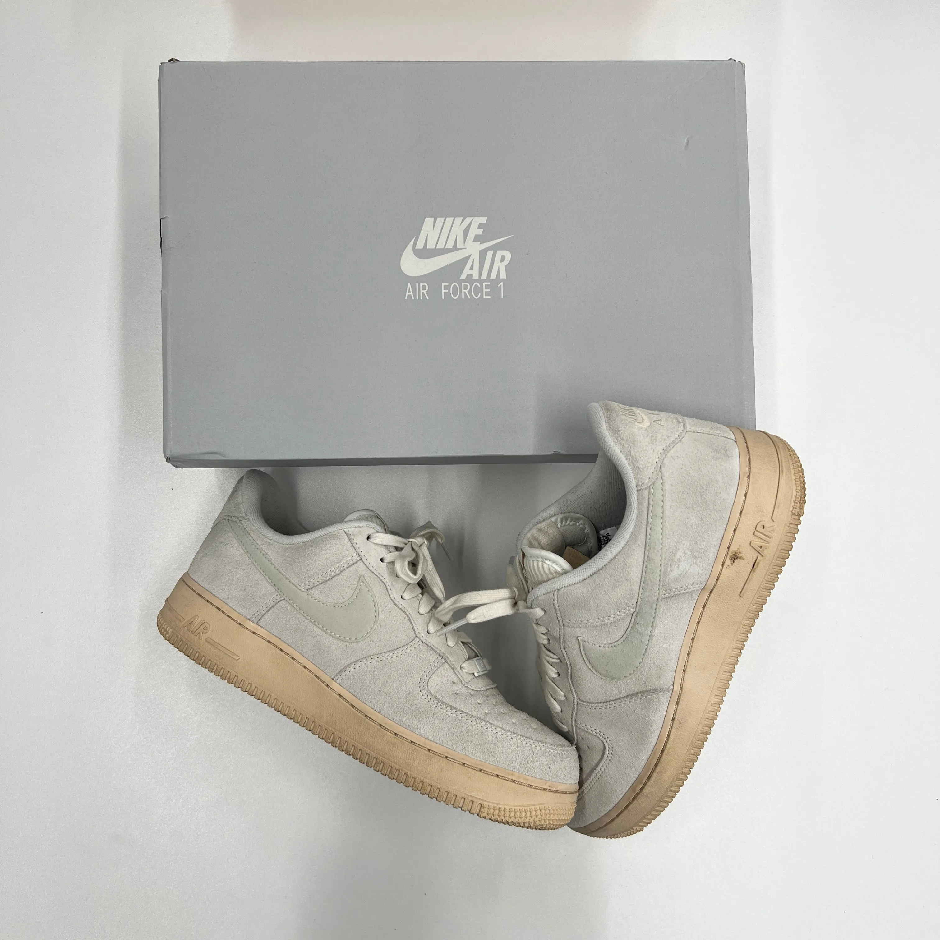 PRE LOVED - NIKE AIR FORCE 1 LOW WINTER PREMIUM SUMMIT WHITE SUEDE