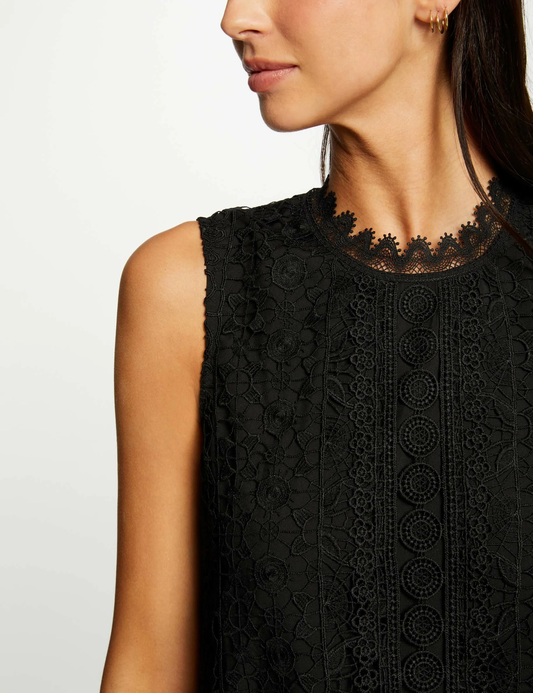 Sleeveless lace top black women