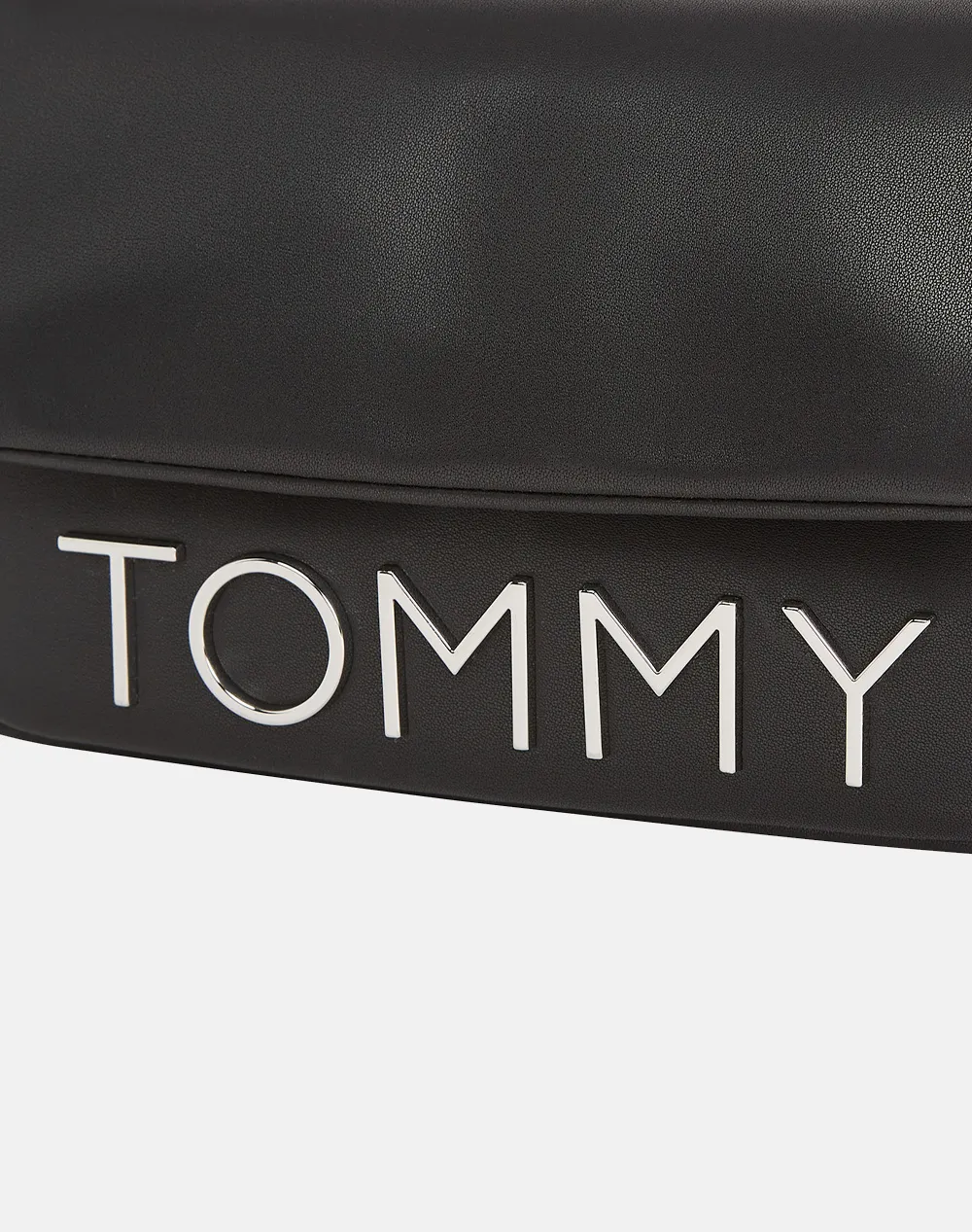 TOMMY JEANS TJW BOLD ELONGATED FLAP CROSS. (Dimensions: 14 x 23 x 6 cm)